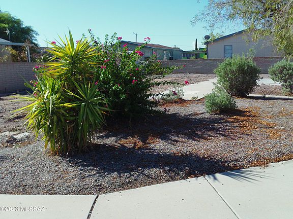 5th image of 1743 W Seabrooke Dr