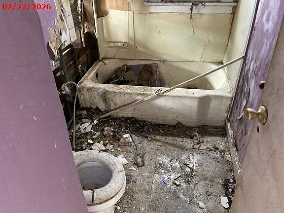 3rd image of 1012 West Hadley STREET