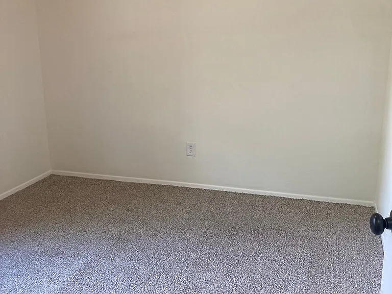 2671 Bentley Dr — Photo 7