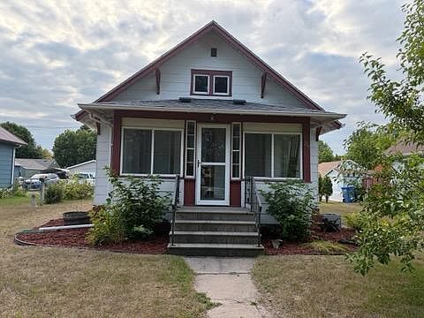 1st image of 209 6th St SE