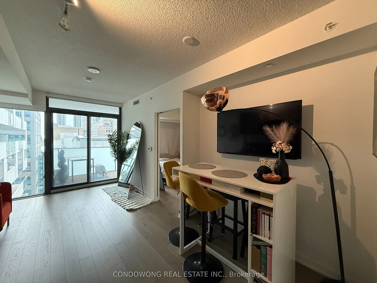 25 Richmond St E — Photo 2