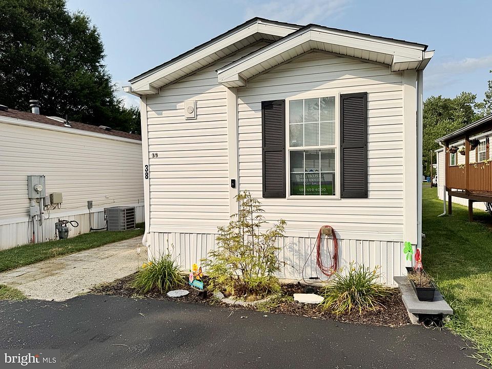 1st image of 38 Rosewood Ln