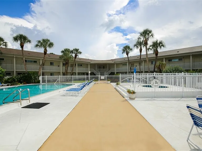 500 S Washington Dr #26B — Photo 27