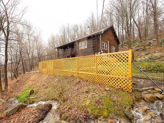 3rd image of 79 E Hook Cross Road