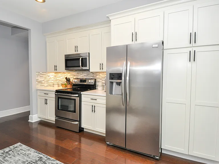 446 W 1st Ave — Photo 7
