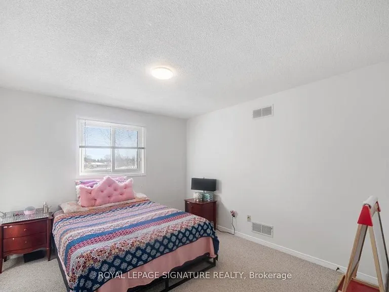 25 Meadowvale Dr #3 — Photo 15