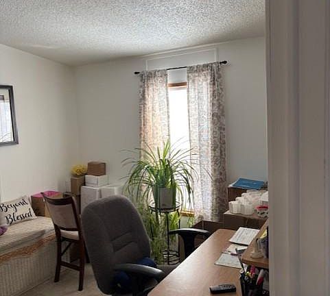 3rd image of 17 E Circle Dr