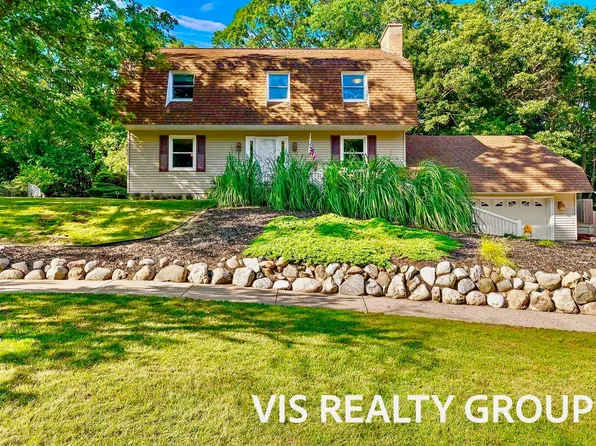 2298 Norcrest Dr, Norton Shores, MI 49441