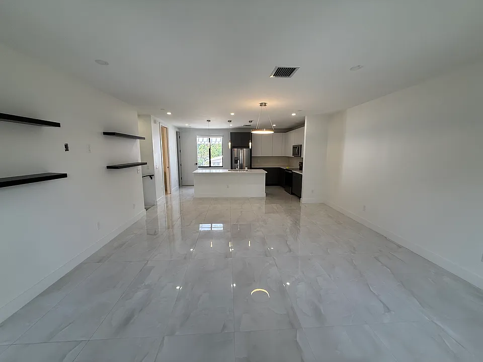 426 SE 12th Ct