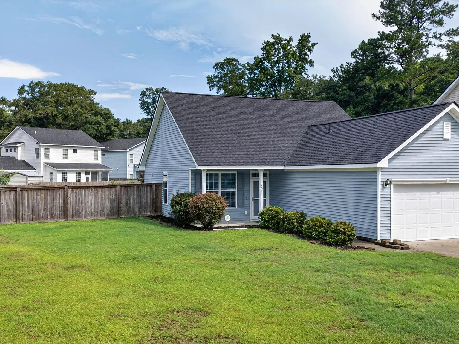 3 bed, 2.0 bath, 1095 sqft, $2,000 — Photo 2