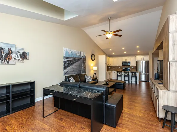 715 Newtown Springs Dr, Lexington, KY 40511