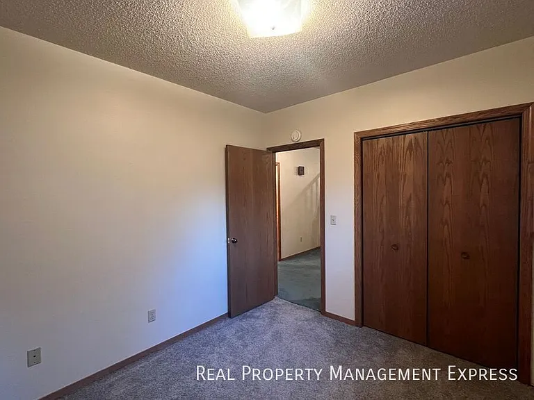4409 E 20th St — Photo 23
