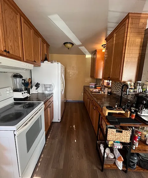 995 Van Buren Ave — Photo 1