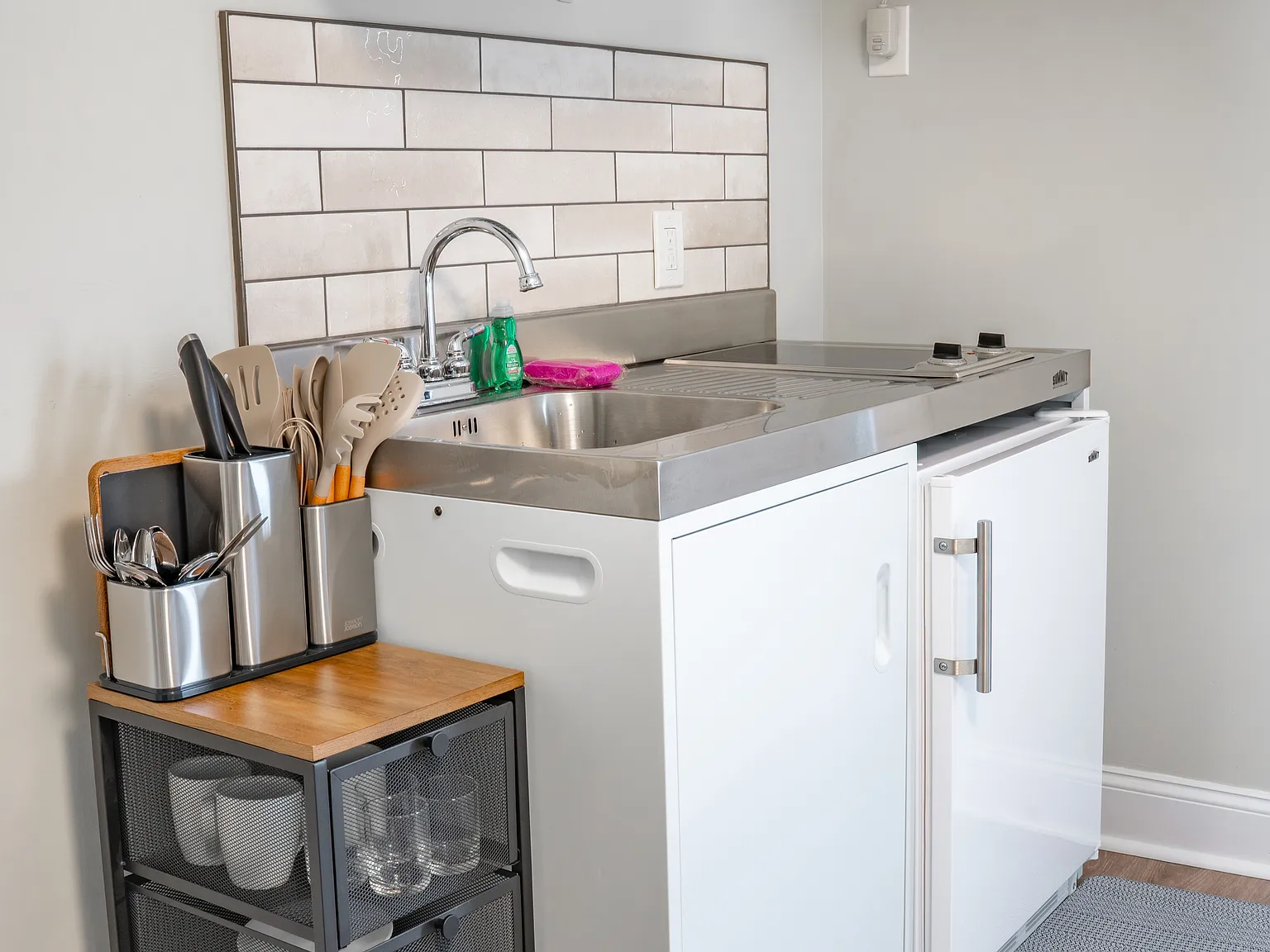 Studio, 160 sqft, $1,667 — Photo 2