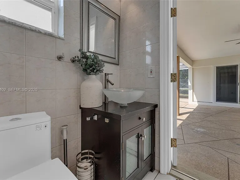 6924 NW 8th Ct — Photo 22