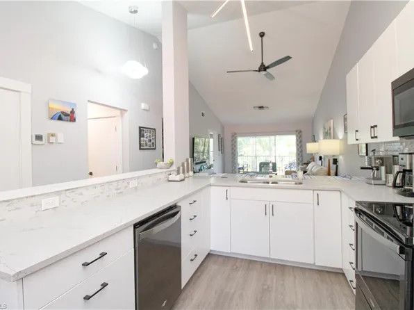 225 Robin Hood CIR #203, NAPLES, FL 34104