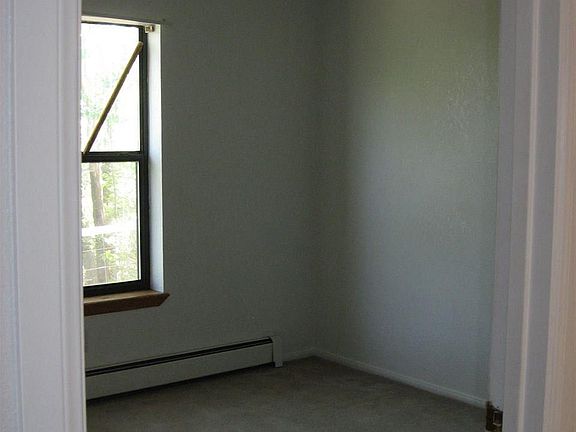 4th image of 1017 Railroad Ave