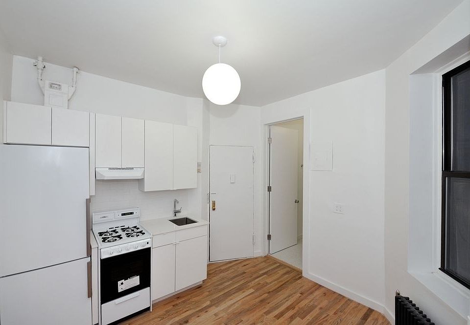 1st image of 190 6th Ave APT 1RN