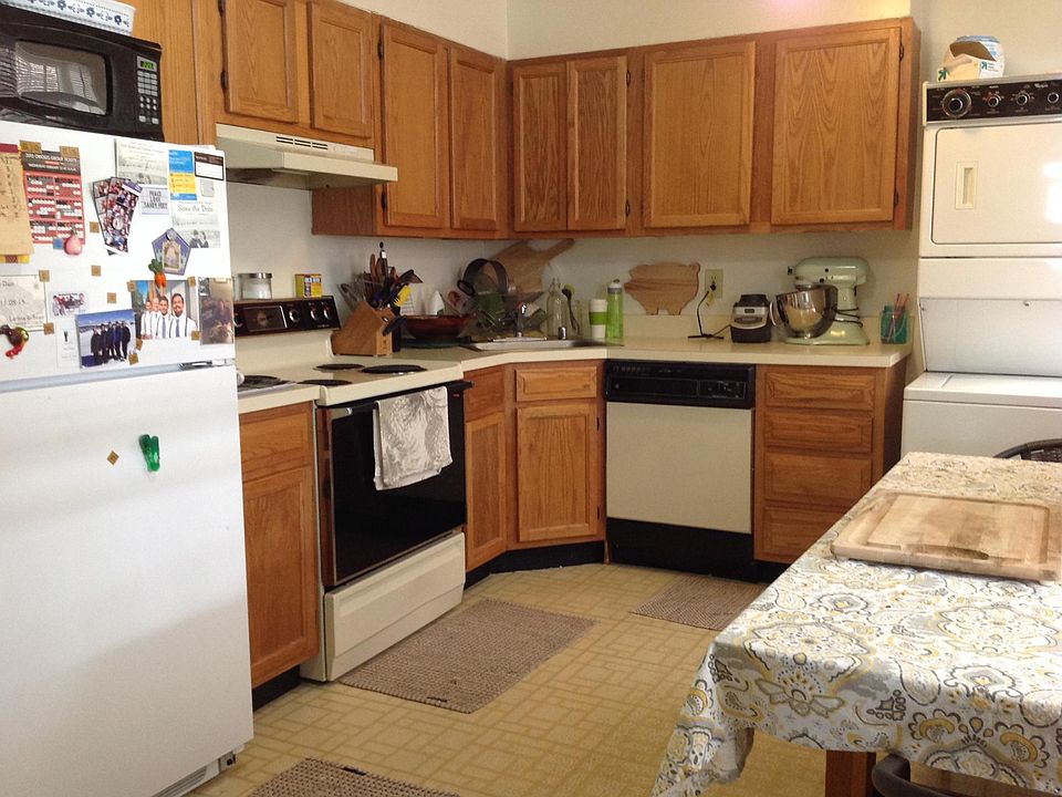 Large eat-in kitchen