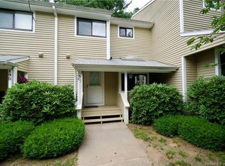 19E Wiggins Farm Dr, Simsbury, CT 06070