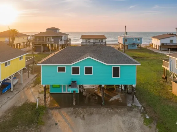 411 Seashell Dr, Freeport, TX 77541