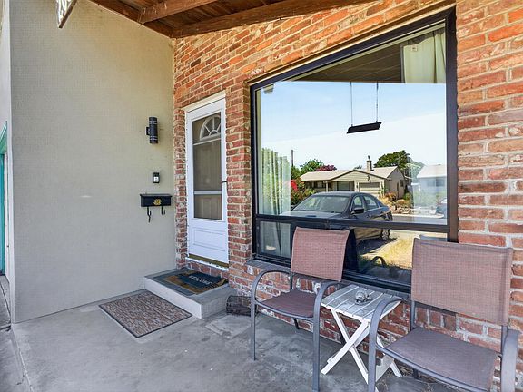 3rd image of 2032 Bowling Green Dr