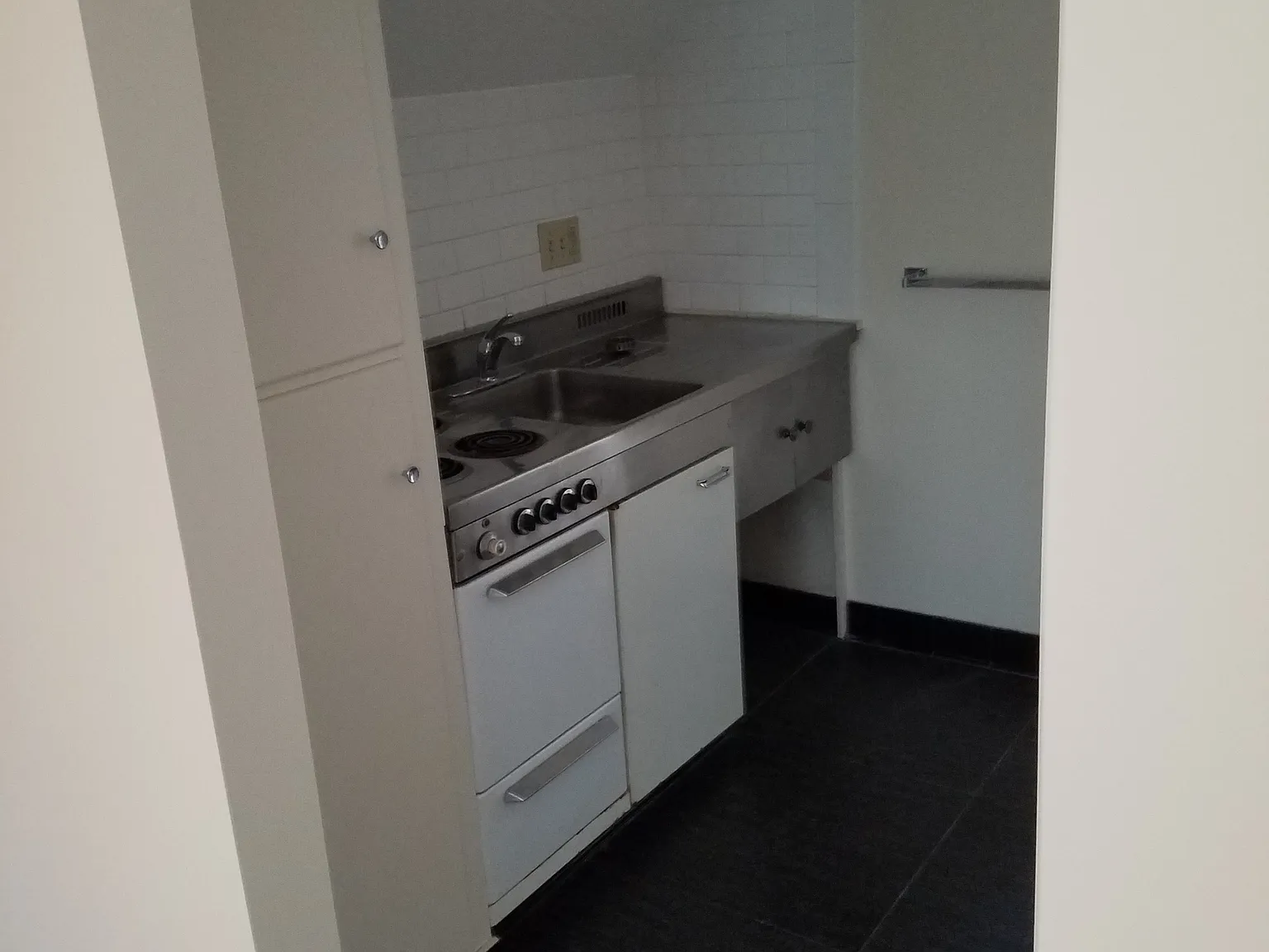 1 bed, 715 sqft, $915 — Photo 2