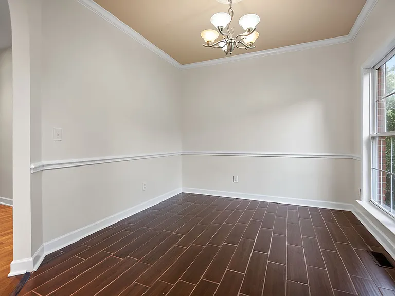 1004 Austin Ct — Photo 7