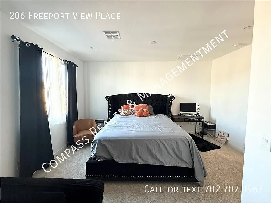 206 Freeport View Pl — Photo 4