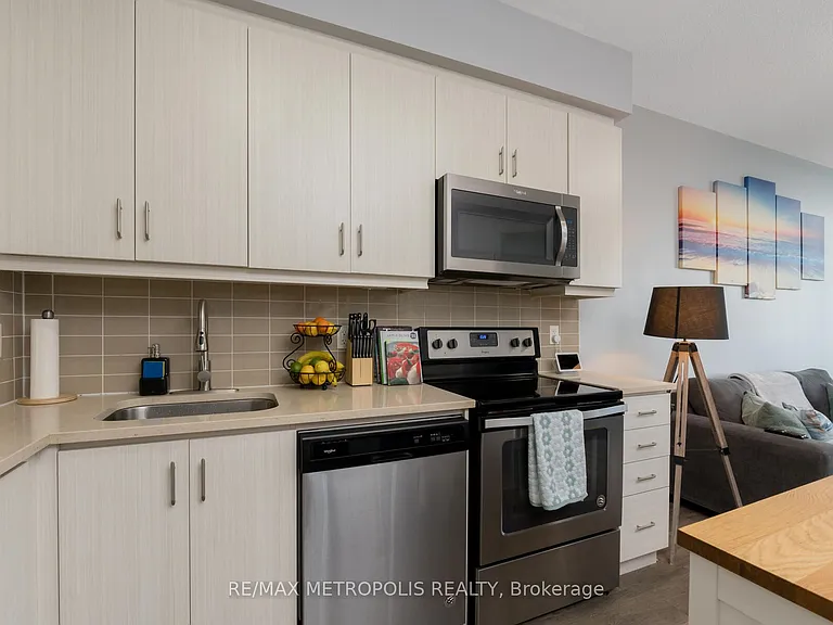 15 Zorra St #503 — Photo 9