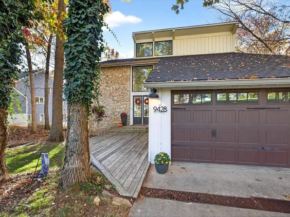 9428 S Harbour Pointe Dr, Bloomington, IN 47401