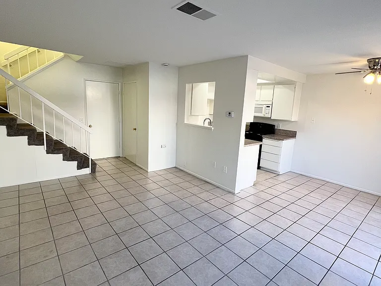 4842 King Cir #A — Photo 3