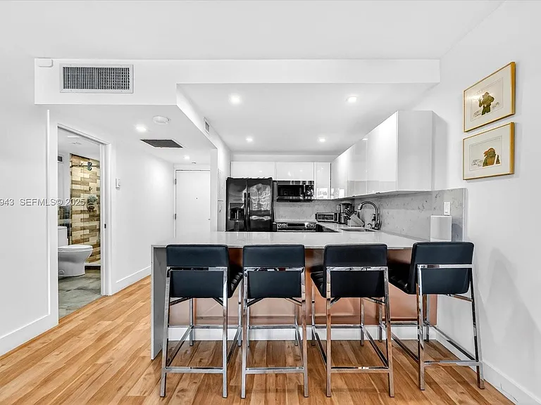 2301 Collins Ave #714 — Photo 11