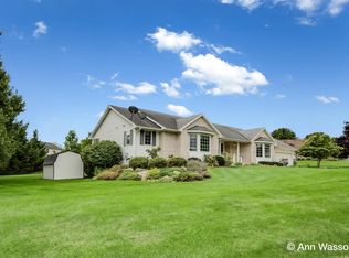 56 Rockview Dr NE, Rockford, MI
