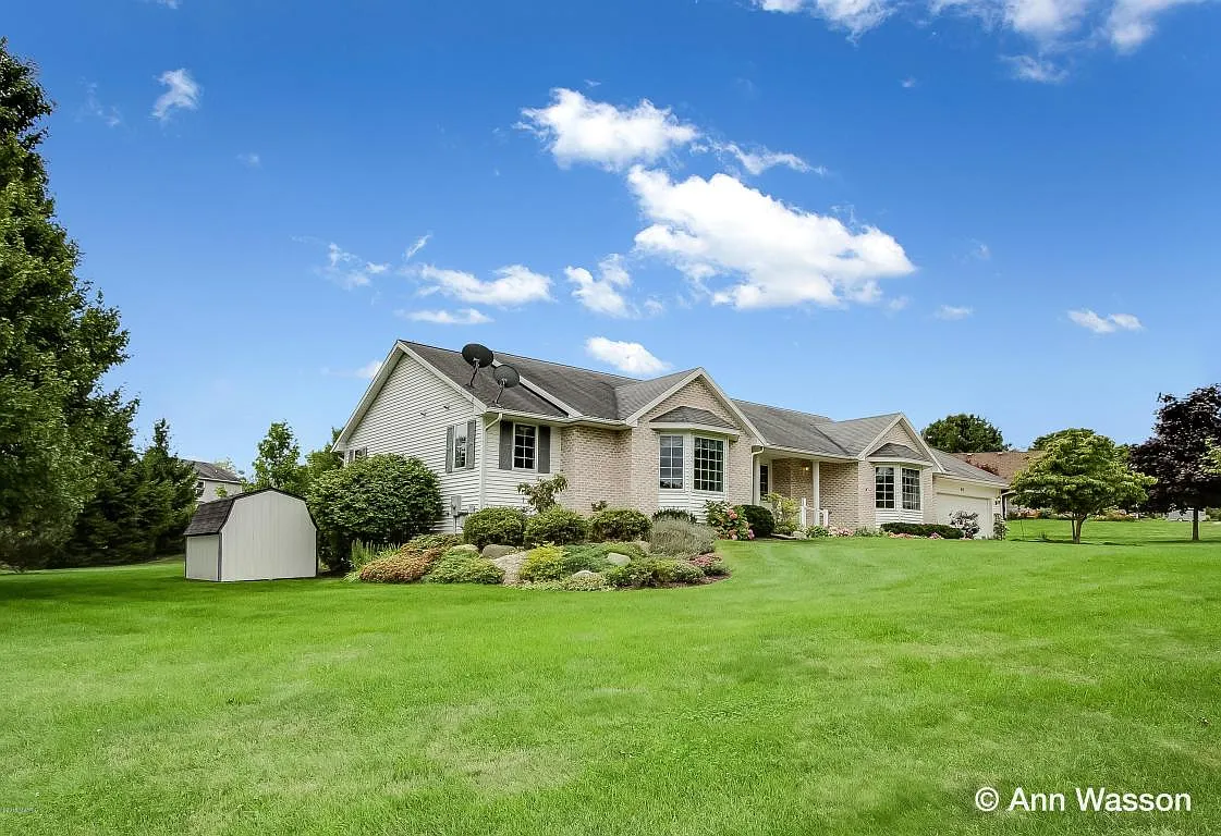 56 Rockview Dr NE photo 1