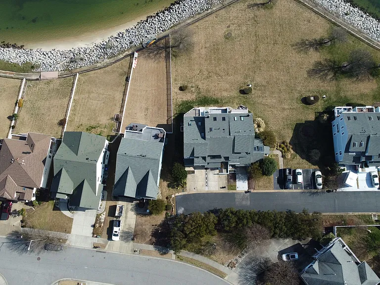 9568 Bay Front Dr — Photo 18