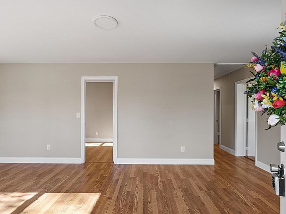 4th image of 41 Maple St
