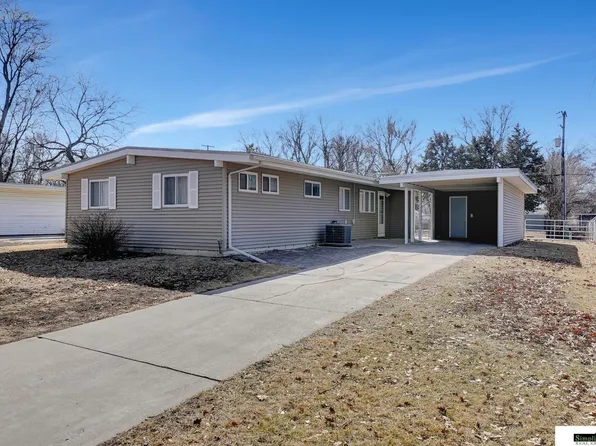 7029 S Eldora Ln, Lincoln, NE 68505