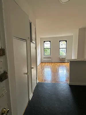 Rented by Eric Goodman Realty Corp | media 11