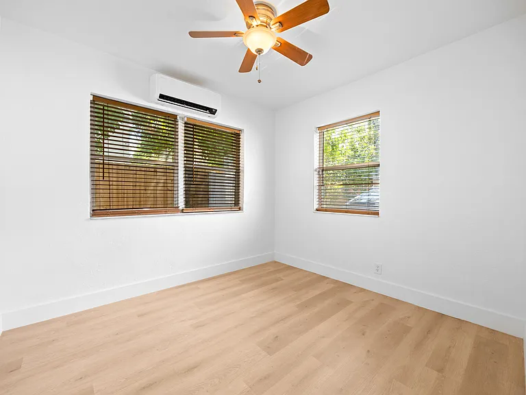 412 SE 16th St #6A — Photo 8