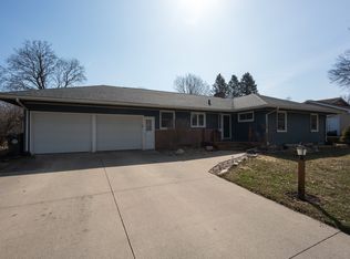1015 S Hill Dr, Waterloo, IA 50701