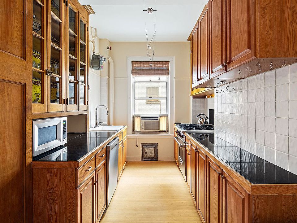 2nd image of 150 E 49th St APT 9E