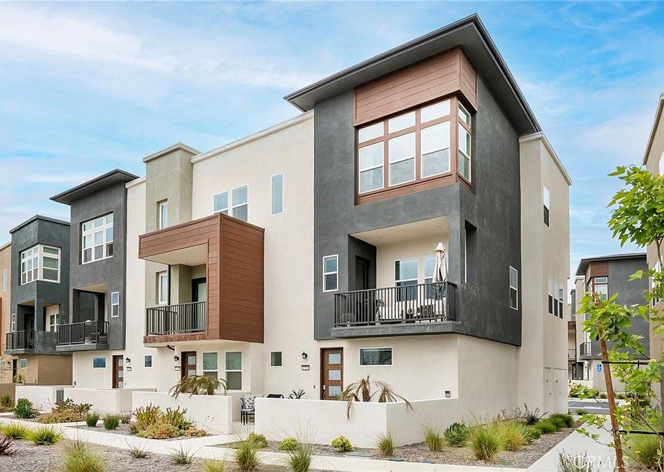 1st image of 27571 Blackbird Ct