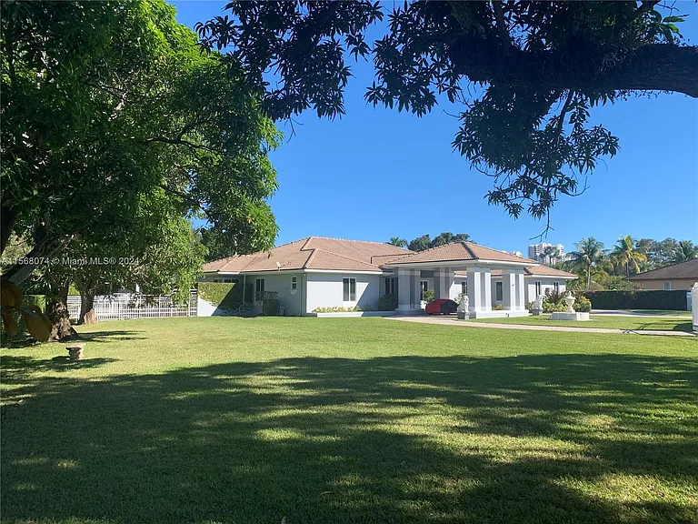 7625 SW 75th Ave — Photo 3