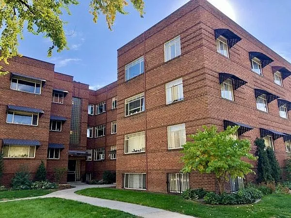 Don Edward Apartments — Photo 2