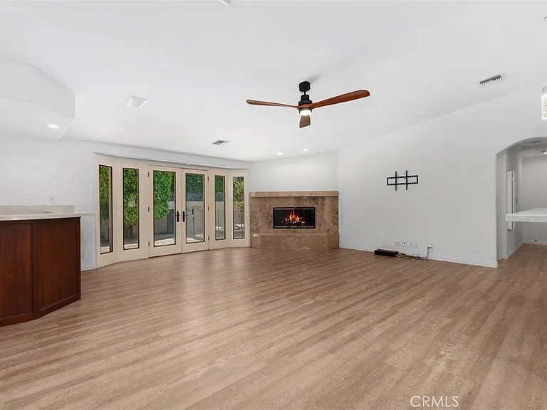 600 Cliff Dr — Photo 13