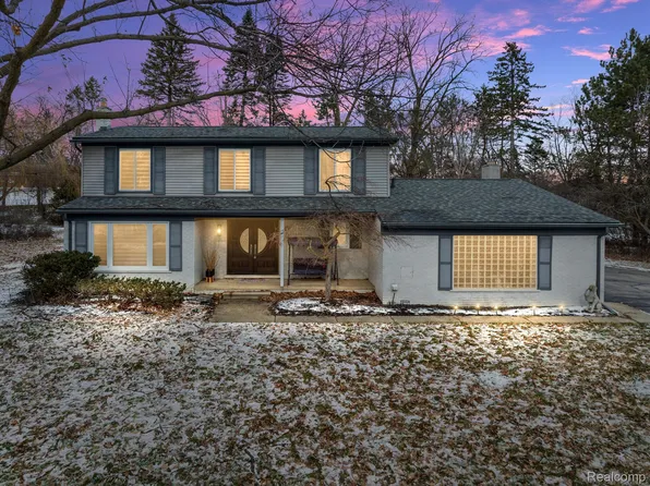 4223 Fieldbrook Rd, West Bloomfield, MI 48323