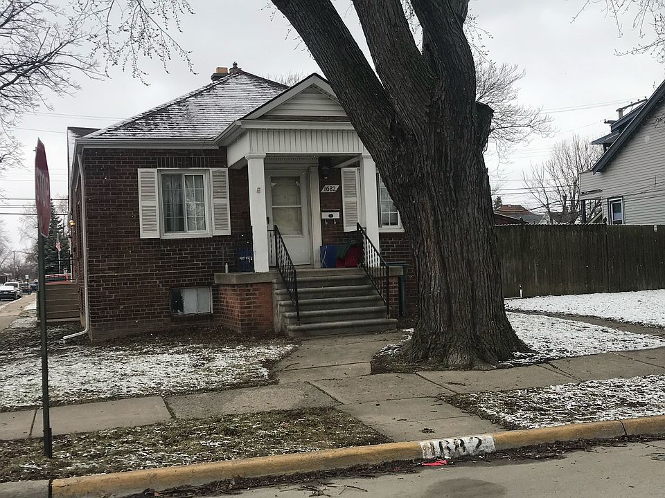 1st image of 1682 Fort Park Blvd