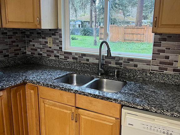 5th image of 8209 Mount Tacoma Dr SW