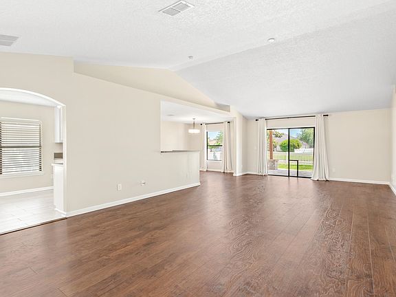 5th image of 1325 Wild Pine Dr